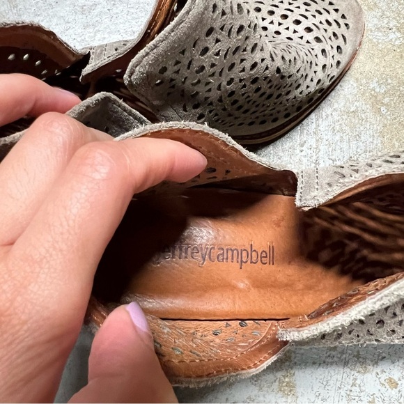 Jeffrey Campbell Grey Laser Cutout Suede Ankle Bootie Size 6.5 EUC - Picture 5 of 5